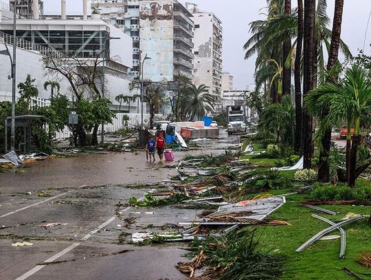 Meksyk. Liczba ofiar śmiertelnych huraganu Otis w Acapulco wzrosła do 30 (ZDJĘCIA)