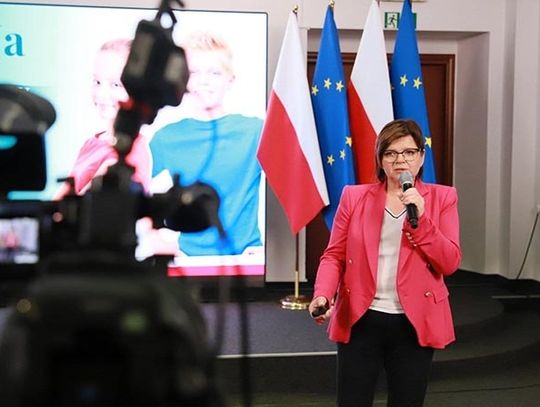 Minister Leszczyna: rozpoczynamy projekt dla kobiet "Bezpieczna, świadoma ja"