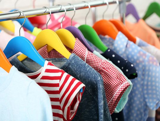 Modne, tanie dziecięce ubranka często zawierają ołów