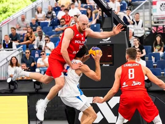 MŚ koszykarzy 3x3 – Polacy wygrali dwa mecze i awansowali do ćwierćfinałów