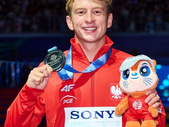 MŚ w pływaniu - srebrny medal Krzysztofa Chmielewskiego na 200 metrów st. motylkowym