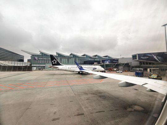 MSZ: grupa 160 Polaków z Izraela wylądowała w Warszawie; drugi samolot - w czwartek