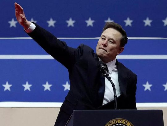 Musk o oskarżeniach o wykonanie salutu rzymskiego: kampania "brudnych zagrywek"