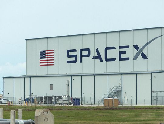 Musk połączył swoje firmy SpaceX i xAI Musk połączył swoje firmy SpaceX i xAI