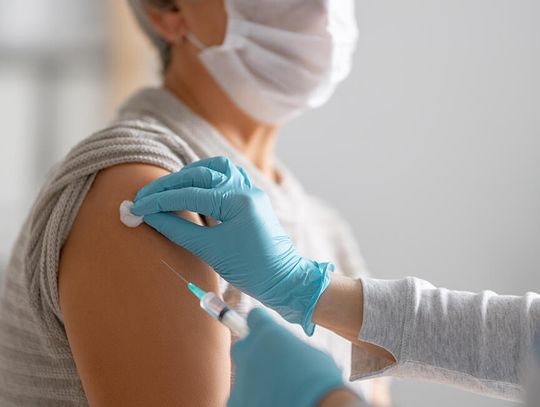 Nadal zbyt mało seniorów szczepi się przeciwko grypie i Covid-19