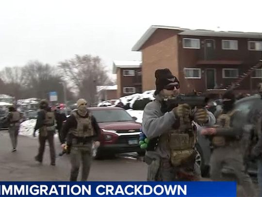 Naloty imigracyjne w Elgin podczas wizyty sekretarz DHS w Chicago (WIDEO)