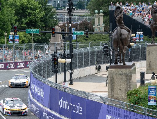 NASCAR -Shane van Gisbergen triumfuje w Chicago
