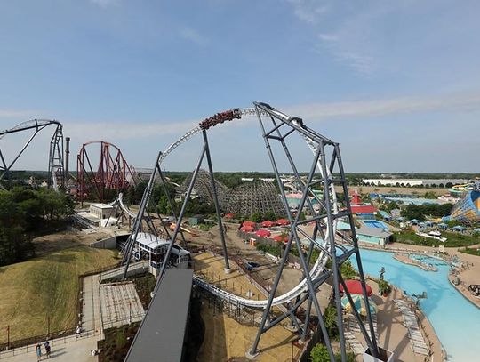 Nastolatki aresztowane, policjanci ranni po bójce w Six Flags Great America w Gurnee