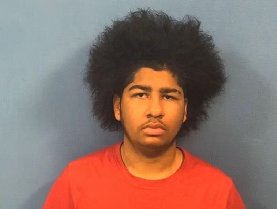 Nastolatkowie oskarżeni o atak seksualny w łazience Walgreensa w Naperville