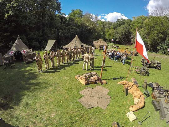 Nasz kalendarz. Od wojskowego hobby do żywego muzeum