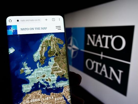 NATO obserwuje rozwój sytuacji po atakach USA na Iran; kraje regionu je potępiają