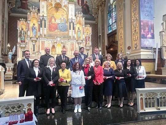 Nauczyciele szkół polonijnych nagrodzeni Medalem KEN