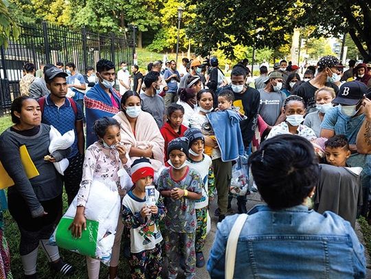 Nawet ponad tysiąc migrantów dziennie ma przyjeżdżać do Chicago