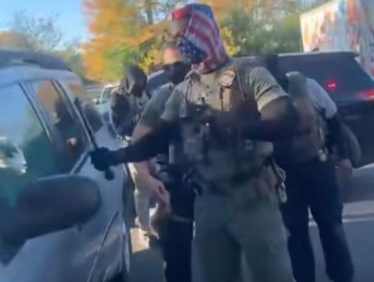 Niepokojące incydenty z udziałem agentów federalnych w Addison i Aurorze