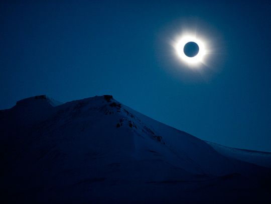 Norwegia. Całkowite zaćmienie Słońca nad archipelagiem Svalbard (ZOBACZ ZDJĘCIA)