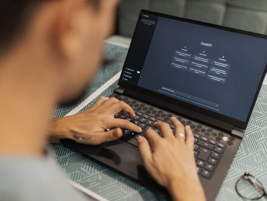 Nowa era małych firm: jak SaaS i sztuczna inteligencja zmieniają codzienny biznes