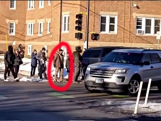 Nowe nagrania podsycają debatę po zastrzeleniu Alexa Prettiego Nowe nagrania podsycają debatę po zastrzeleniu Alexa Prettiego