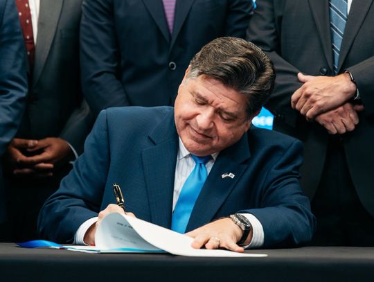 Nowe przepisy mają chronić przed podwyżkami ubezpieczenia aut i domów