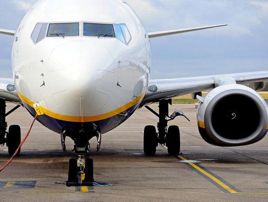 NTSB: wiek lub stan samolotu mógł być przyczyną częściowego wyssania pasażera przez okno