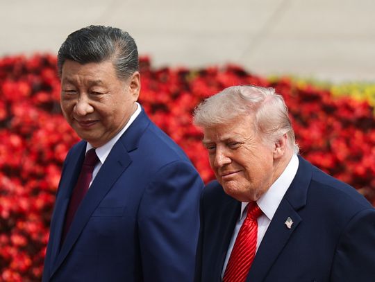 „NYT” po szczycie Xi-Trump: Chiny chcą wykorzystać to, co uznają za schyłek USA