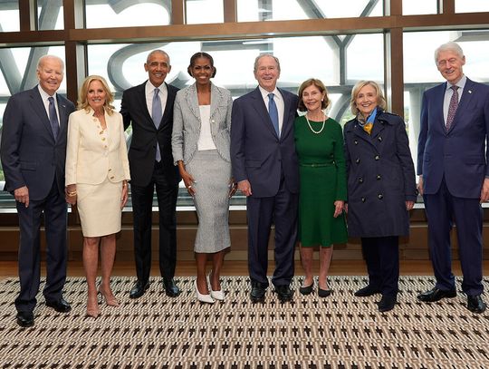 Obama wrócił do Chicago: inauguracja jego Centrum z udziałem byłych prezydentów i plejady gwiazd