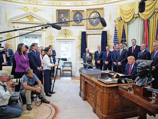Od Adamsa do Trumpa, czyli wojna z czwartą władzą