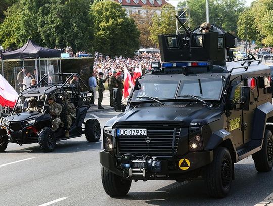 Ok. 2 tys. żołnierzy i kilkaset sztuk sprzętu wojskowego na defiladzie z okazji Święta Wojska Polskiego