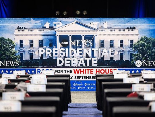 Ostatnie sondaże przed debatą Harris-Trump wskazują na remis