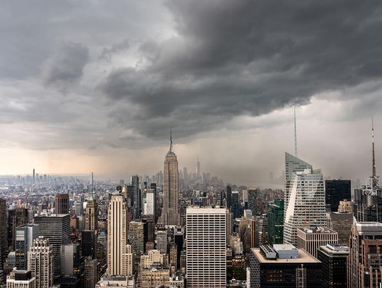 Ostrzeżenia przed powodzią i silnymi burzami w Nowym Jorku