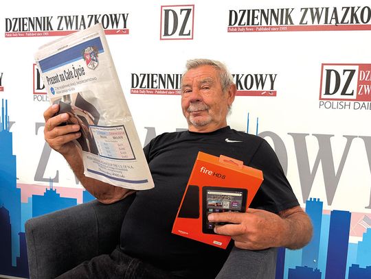 Pan Piotr Schneider odebrał tablet w redakcyjnym konkursie na układankę Pan Piotr Schneider odebrał tablet w redakcyjnym konkursie na układankę
