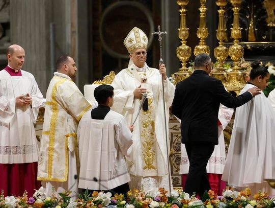 Papież podczas mszy Wigilii Paschalnej: możemy dać początek światu pokoju i jedności