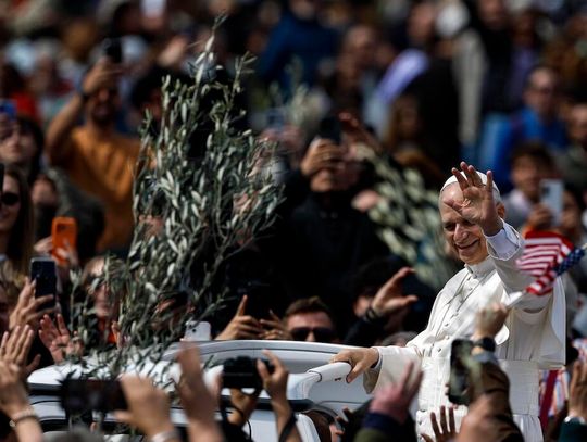 Papież w Niedzielę Palmową: Bóg nie słucha modlitwy tych, którzy prowadzą wojnę