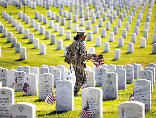 Parady, podróże, fajerwerki w Memorial Day 2022