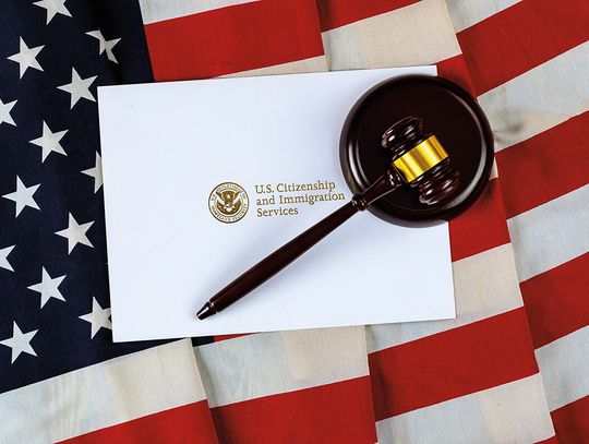 Paraliż legalnej imigracji: długie oczekiwanie na zieloną kartę i obywatelstwo