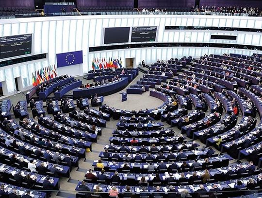 Parlament Europejski zatwierdził 50 mld euro pomocy finansowej dla Ukrainy