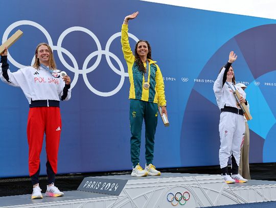 Paryż - pierwszy medal dla Polski, zwycięstwa siatkarek i Linette