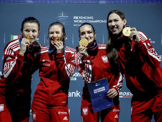 Paryż - we wtorek szpadzistki powalczą o medal, trzeci mecz Świątek