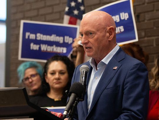 Pentagon zapowiedział zdegradowanie senatora Kelly'ego za „podżeganie do buntu”