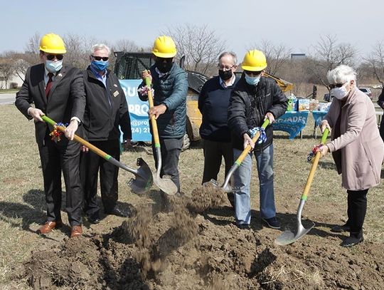 Pierwsze łopaty już wbite! Będą nowe domy w Schaumburgu