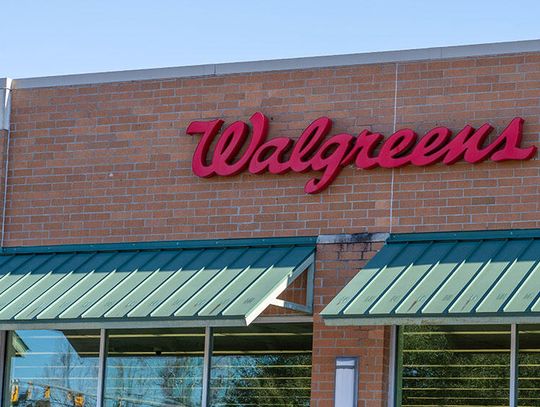 Pieszy nie żyje, policjanci ranni w wypadku Hillside, możliwy problem zdrowotny kierowcy