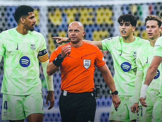 Piłkarska LM – hiszpańskie media: skandaliczne sędziowanie Marciniaka pozbawia Barcelonę finału