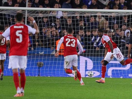 Piłkarska LM - lider z Londynu nie zwalnia tempa, hit w Madrycie dla City