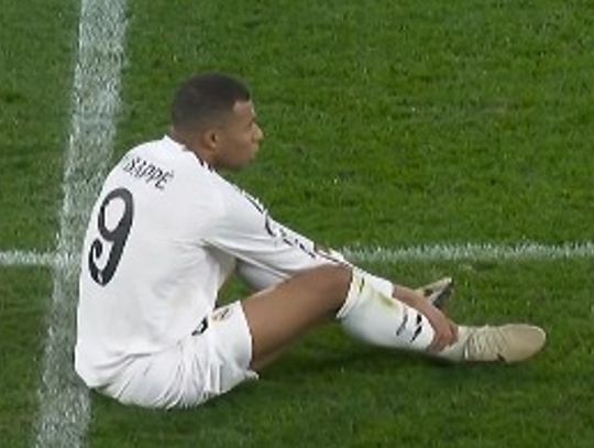 Piłkarska LM - wygrana Realu okupiona kontuzją Mbappe, porażka Interu