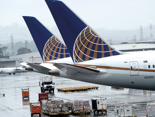 Piloci United Airlines nie zostaną wysłani na bezpłatne urlopy