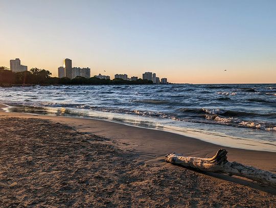 Plażowicze, uwaga na bakterie w wodzie