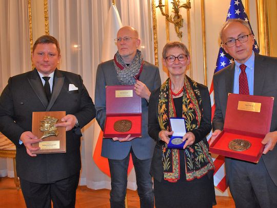 PLL LOT, Neal Pease i Bill Johnston laureatami nagród Instytutu Piłsudskiego w Nowym Jorku