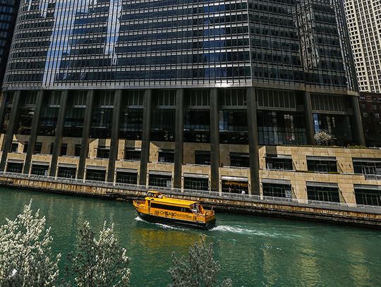 Po ponad trzech latach w suchym doku, Chicago Water Taxi znów płynie