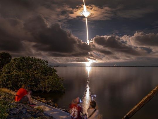 Po wielu opóźnieniach wystartowała rakieta Falcon 9 z czwórką astronautów