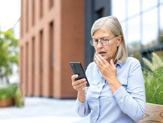 Podszywanie się pod wnuki z użyciem AI – oszustwa wymierzone w seniorów