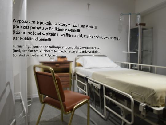 Pokój Jana Pawła II z kliniki Gemelli można zobaczyć w Wadowicach (ZDJĘCIA)